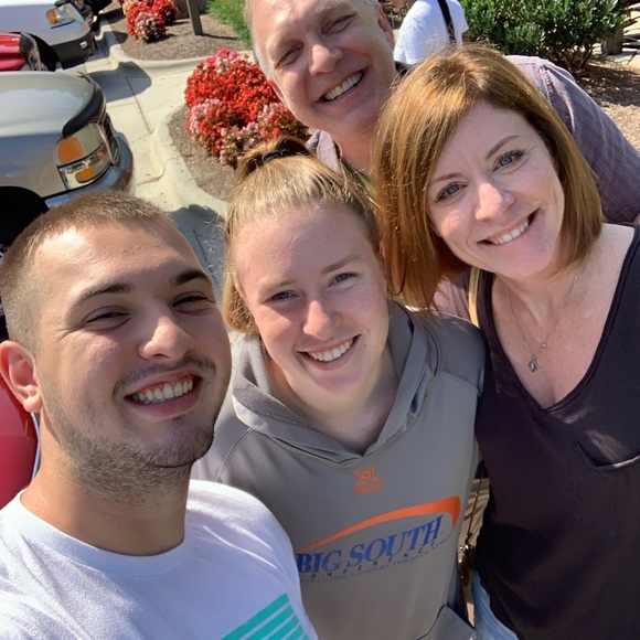 Meet your Posher, Tiffany - Picture 3 of 9